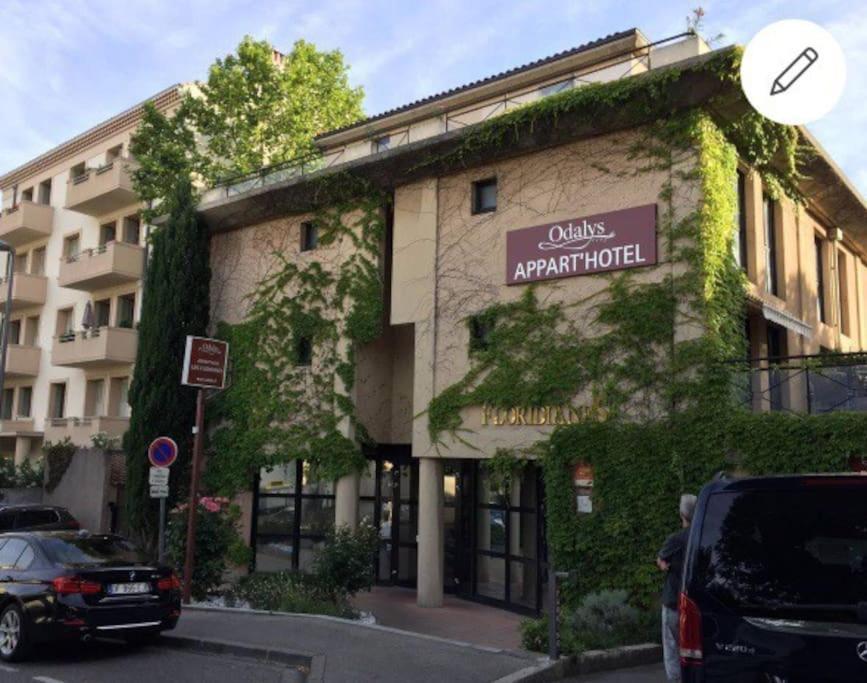 Ma Place Au Sud Aix Parking 엑상프로방스 외부 사진